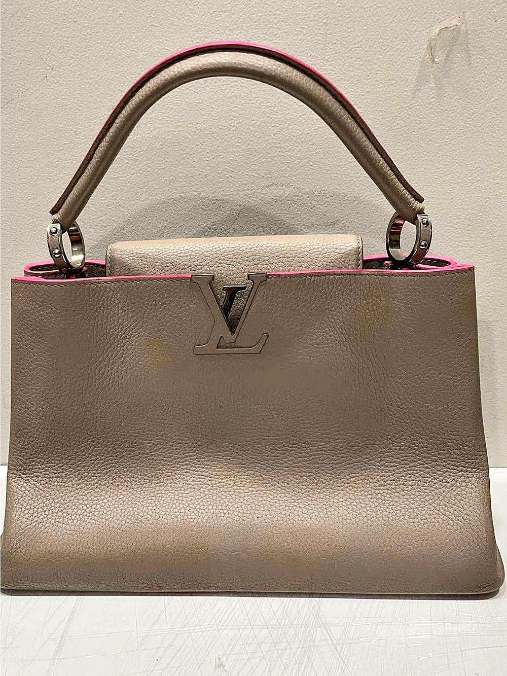 Louis Vuitton Capucines Leather Shoulder Bag in Taupe & Pink